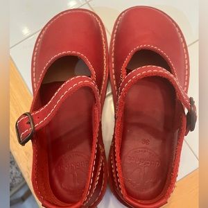 Duckfeet 39 (fits like an 8) Himmerland in Red